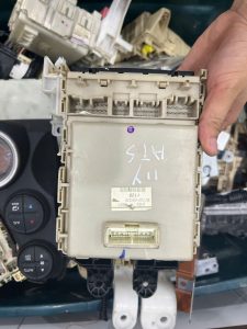 HỘP CẦU TRÌ ALTIS 82730-02G30