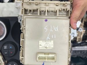 HỘP CẦU TRÌ ALTIS 82730-02G30