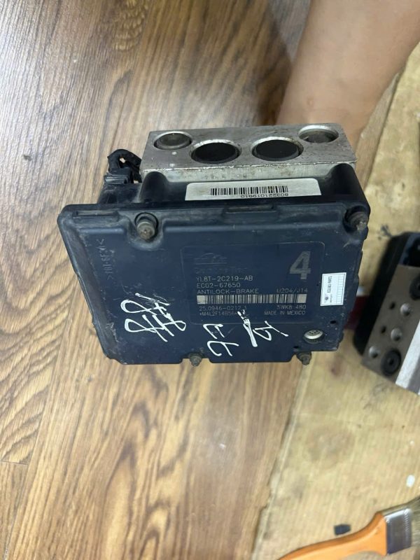 CỤM ABS Ford Escape YL8T-2C219-AB