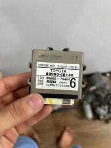 HỘP HEADLAMP LEVELING 89960-33570