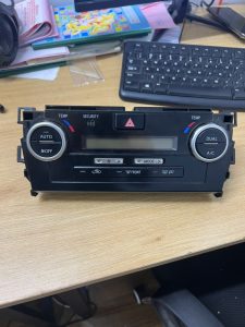 BẢNG ĐIỀU HOÀ TOYOTA CAMRY 55900-06420