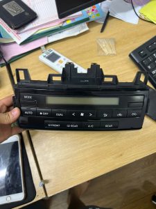 BẢNG ĐIỀU HÒA LAND CRUISER 55900-60L40