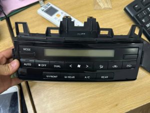 BẢNG ĐIỀU HÒA LAND CRUISER 55900-60L40