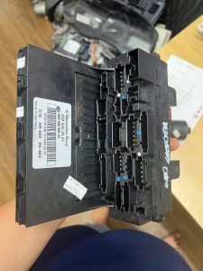 HỘP SAM MERCEDES C280 2035453501