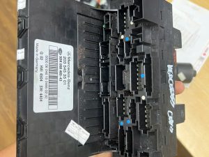 HỘP SAM MERCEDES C280 2035453501