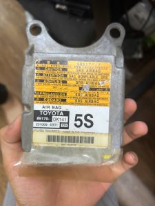 Hộp điều khiển túi khí Toyota Fortuner 891700K141