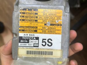 Hộp điều khiển túi khí Toyota Fortuner 891700K141